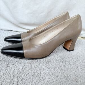 Salvatore Ferragamo Vintage Tan Black Leather Heels Size 7AA Narrow Block Heel